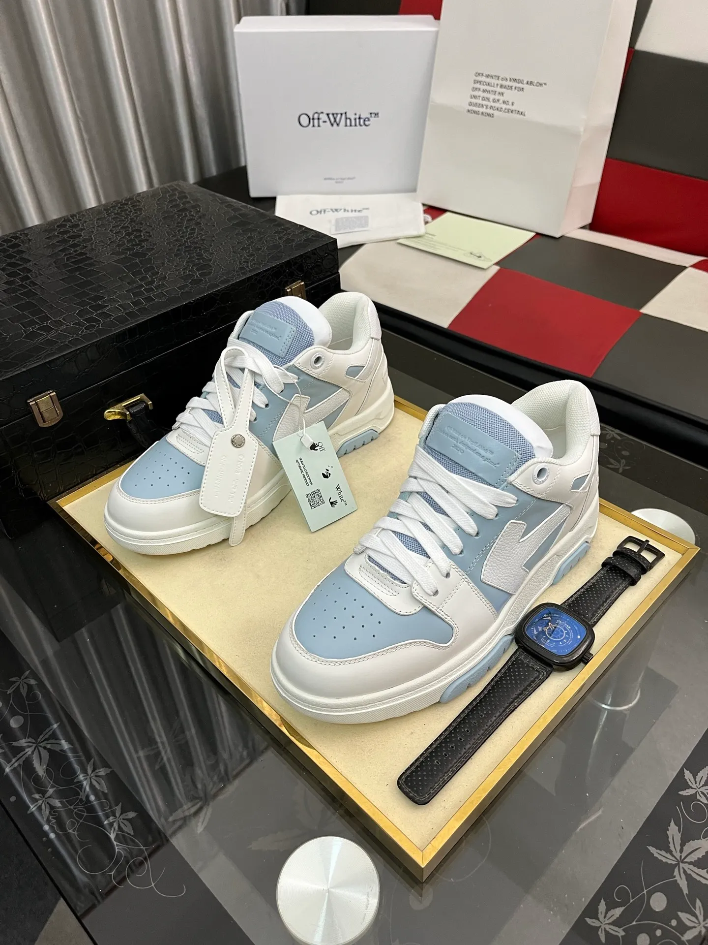 Men's shoes 💰600⌚️⌚️ OFF-White C/O VirGil Abloh fashionable and versatile casual shoes. Exclusive first release of the new model. Made of environmentally friendly cowhide leather and mesh fabric upper material. The insole is embedded with foam cushioning EVA material. The correct midsole is equipped with EVA lightweight cushioning. External tooth nail rubber outsole. The correct accessories can be customized simultaneously. Women's model: 35-40 Men's model: 39-45